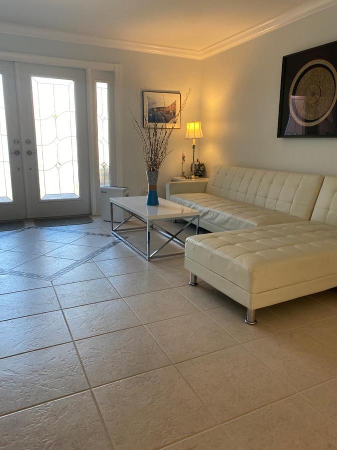 This Homestay Oasis Is The Cape'S Best Place To Stay Cape Coral Kültér fotó