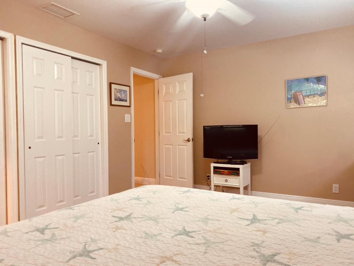 This Homestay Oasis Is The Cape'S Best Place To Stay Cape Coral Kültér fotó