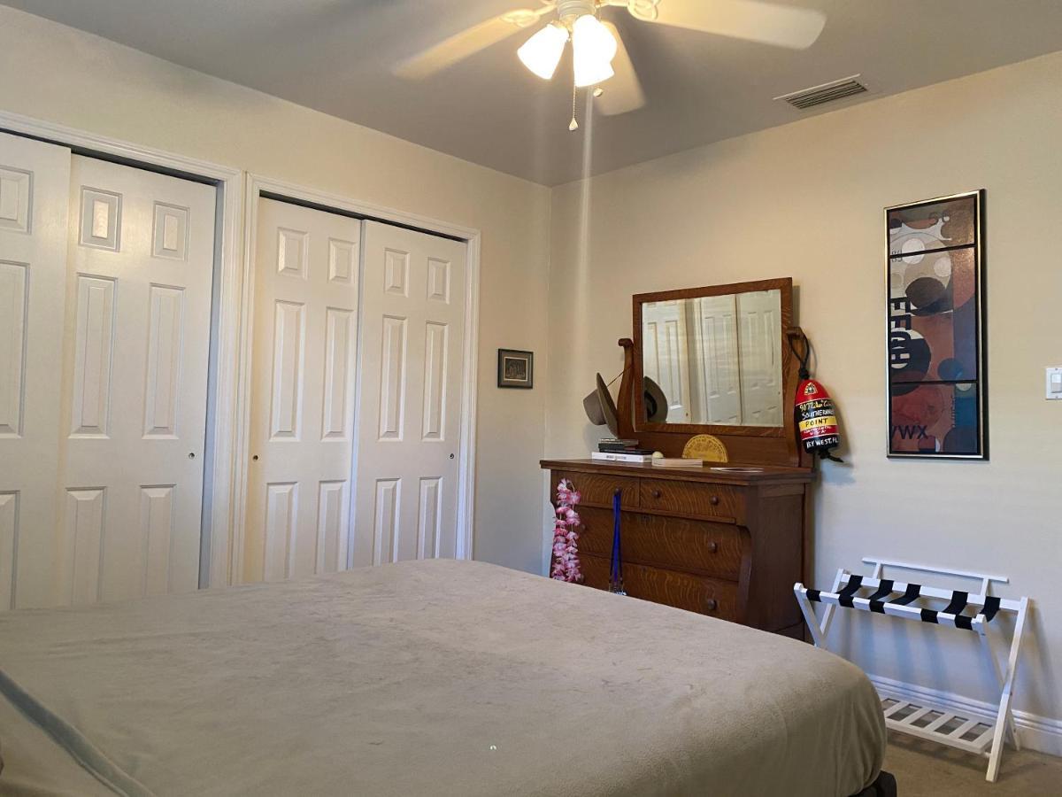 This Homestay Oasis Is The Cape'S Best Place To Stay Cape Coral Kültér fotó