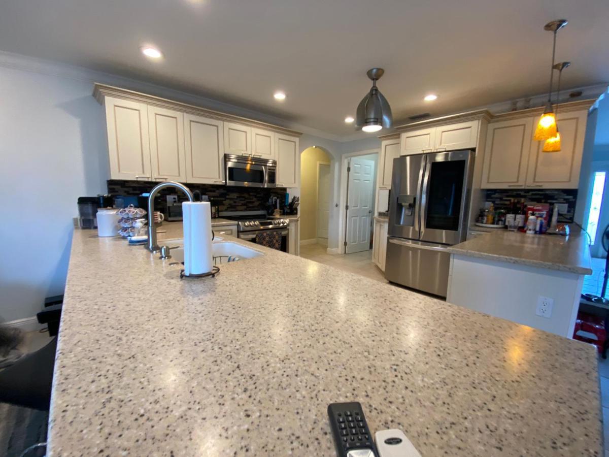 This Homestay Oasis Is The Cape'S Best Place To Stay Cape Coral Kültér fotó