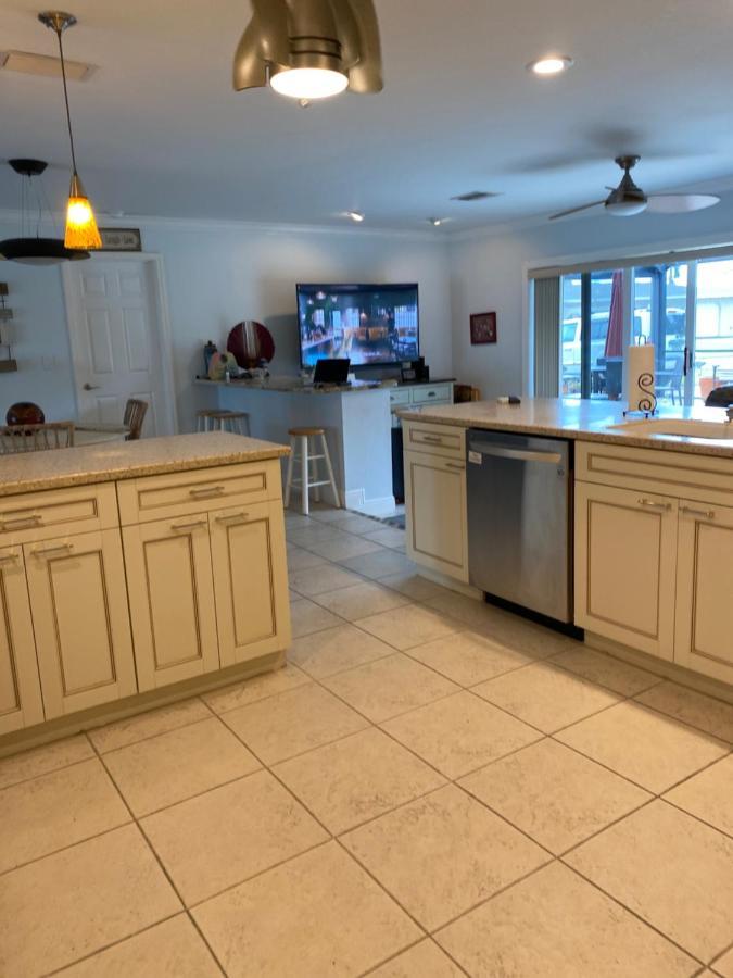 This Homestay Oasis Is The Cape'S Best Place To Stay Cape Coral Kültér fotó