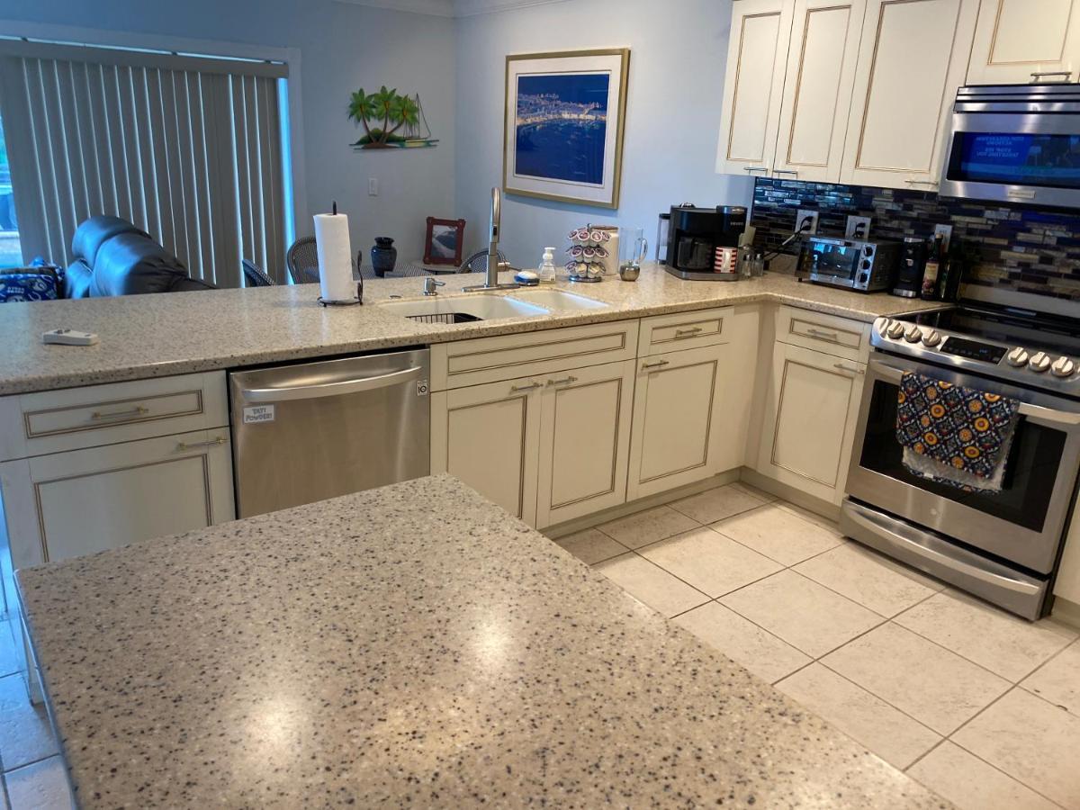 This Homestay Oasis Is The Cape'S Best Place To Stay Cape Coral Kültér fotó