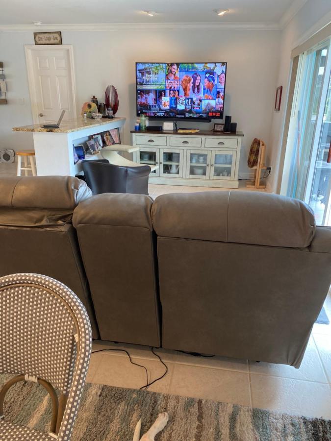 This Homestay Oasis Is The Cape'S Best Place To Stay Cape Coral Kültér fotó
