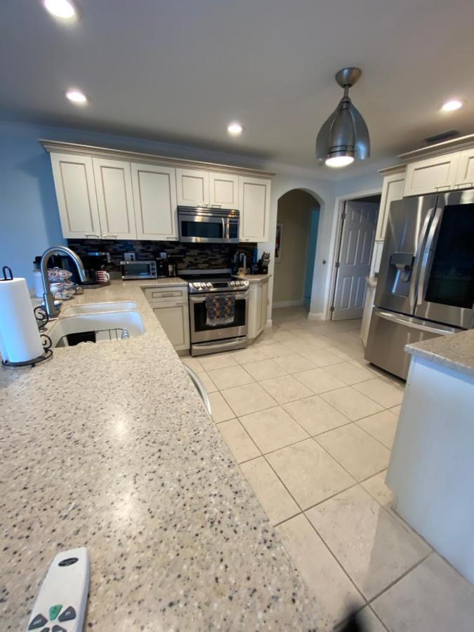 This Homestay Oasis Is The Cape'S Best Place To Stay Cape Coral Kültér fotó