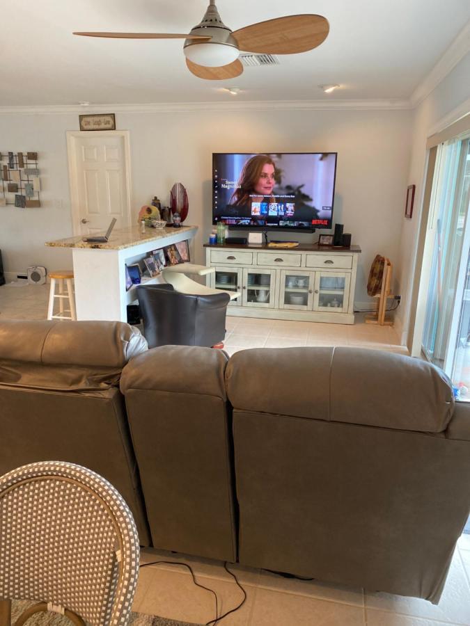 This Homestay Oasis Is The Cape'S Best Place To Stay Cape Coral Kültér fotó
